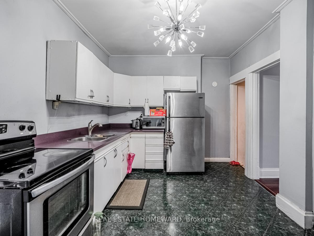 Photo 13 of 34 Fairview Avenue, Hamilton, Crown Point — HOMEH