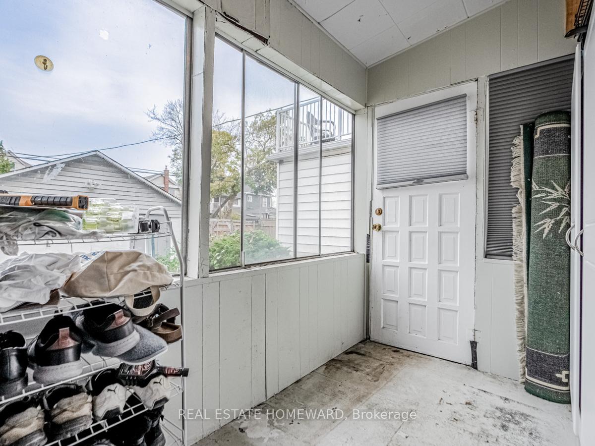Photo 16 of 34 Fairview Avenue, Hamilton, Crown Point — HOMEH