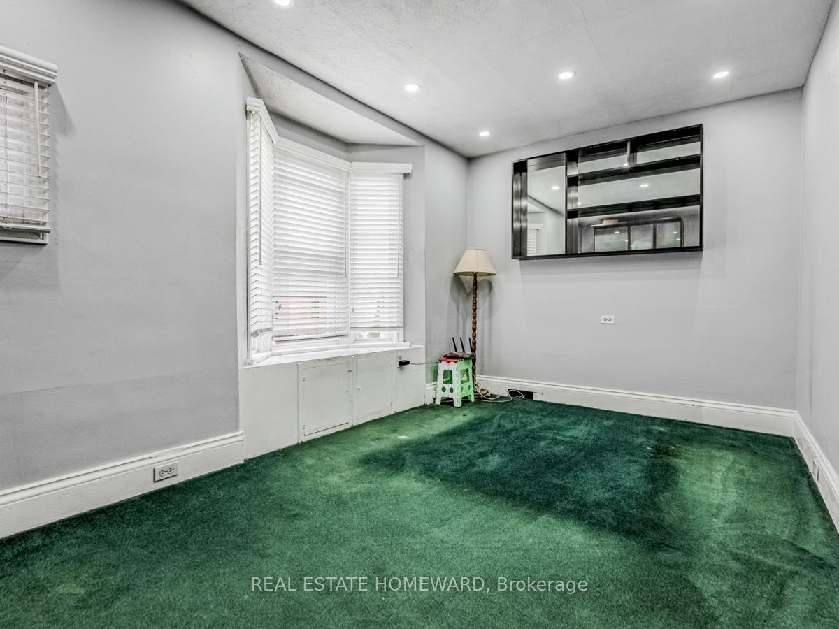 Photo 23 of 34 Fairview Avenue, Hamilton, Crown Point — HOMEH