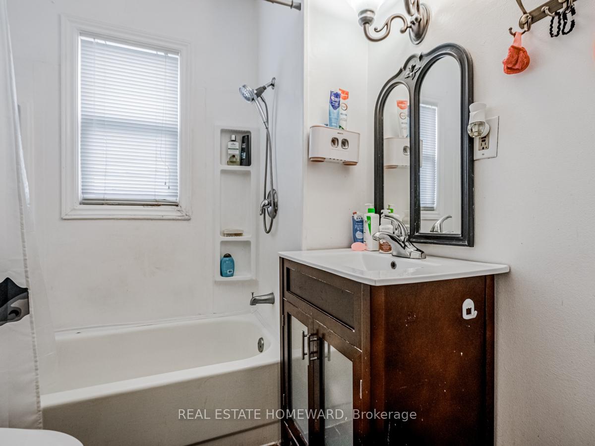 Photo 27 of 34 Fairview Avenue, Hamilton, Crown Point — HOMEH