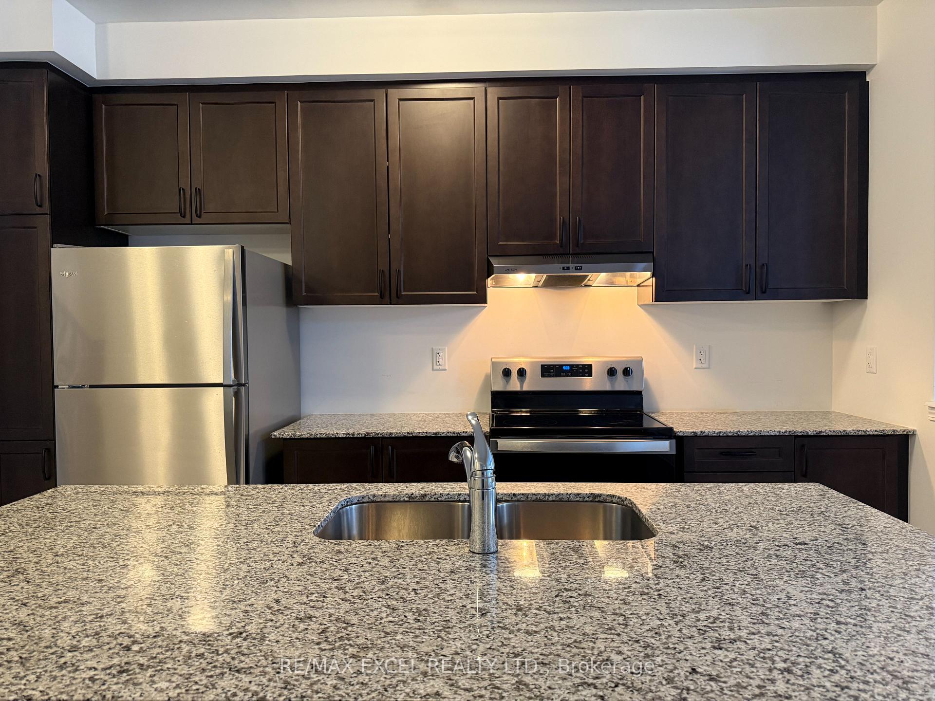 Photo 3 of 155 Keppel Circle, Brampton, Northwest Brampton — HOMEH