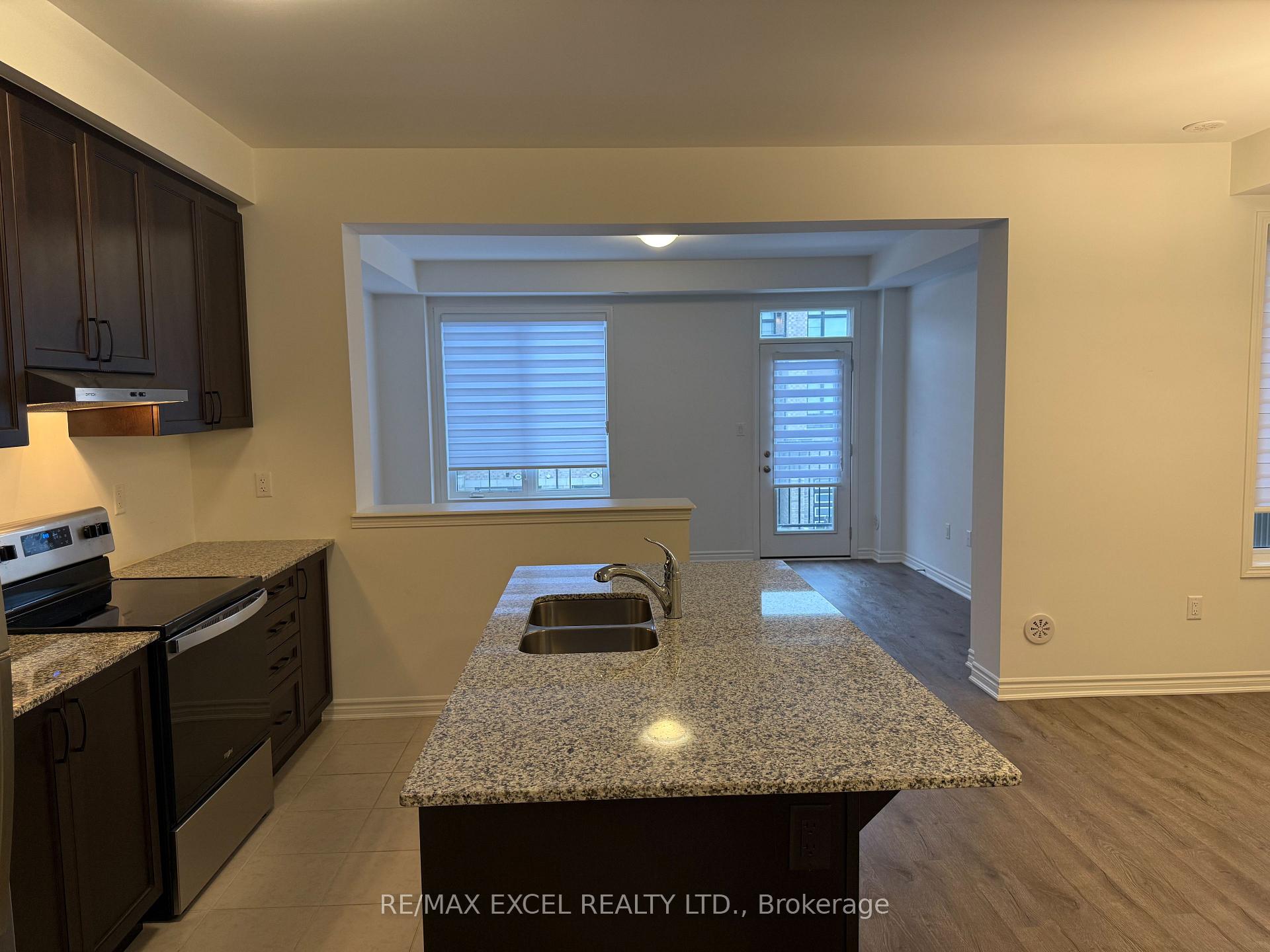 Photo 6 of 155 Keppel Circle, Brampton, Northwest Brampton — HOMEH