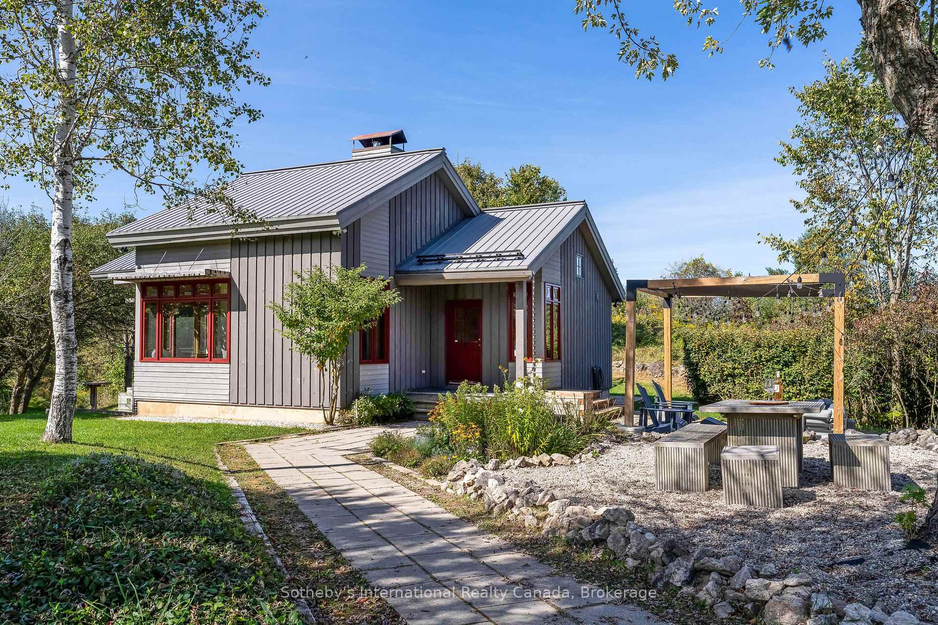 Photo 1 of 797462 East Back Line, Chatsworth — HOMEH