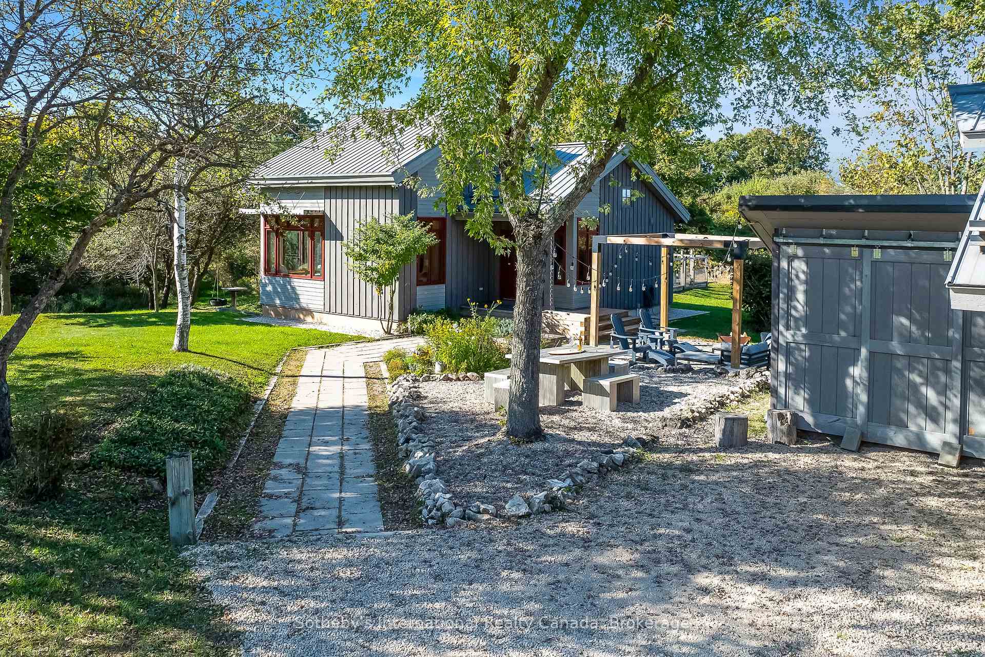 Photo 2 of 797462 East Back Line, Chatsworth — HOMEH