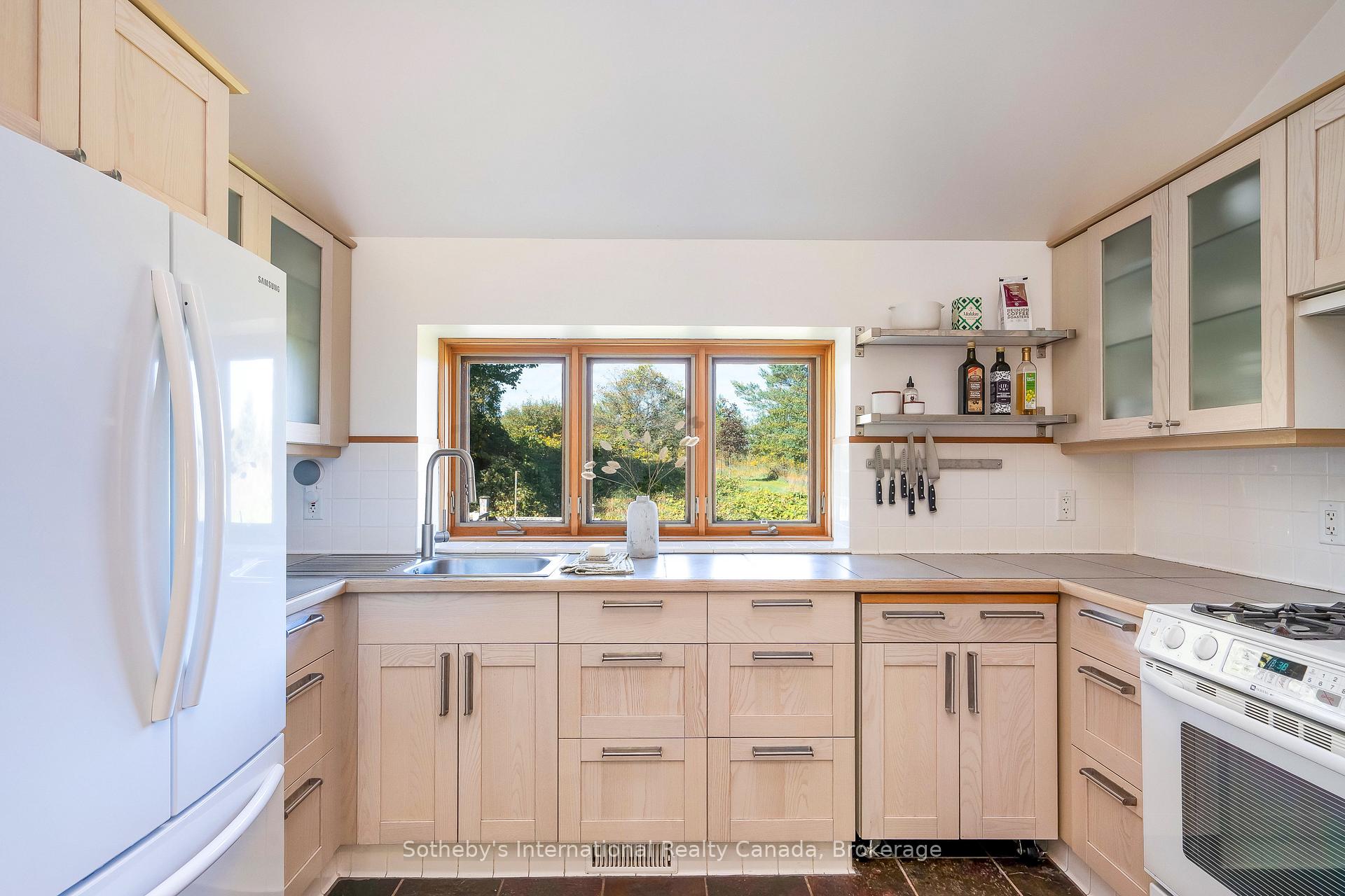 Photo 13 of 797462 East Back Line, Chatsworth — HOMEH