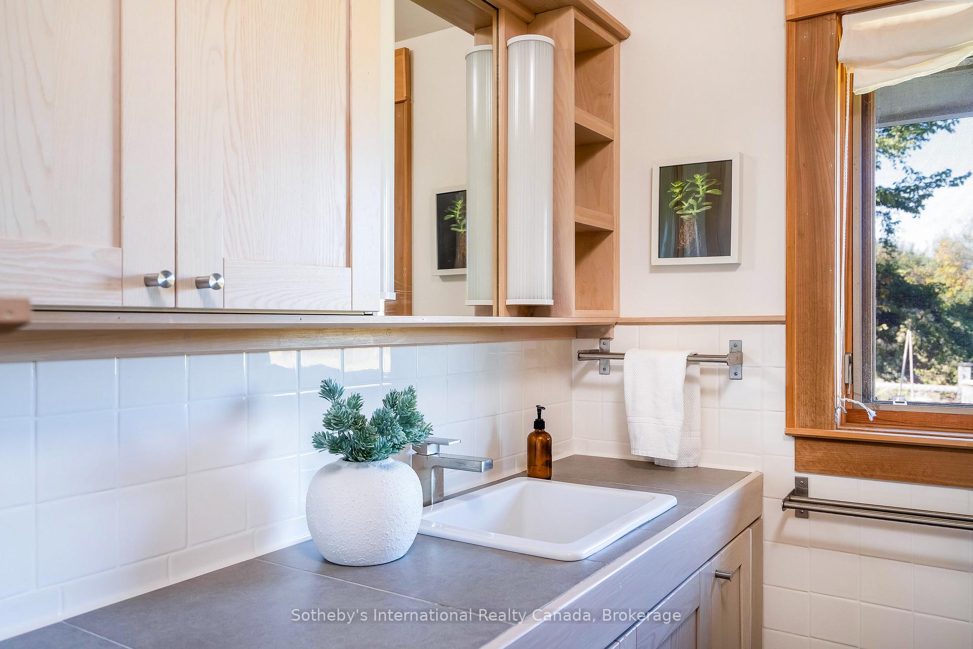 Photo 17 of 797462 East Back Line, Chatsworth — HOMEH