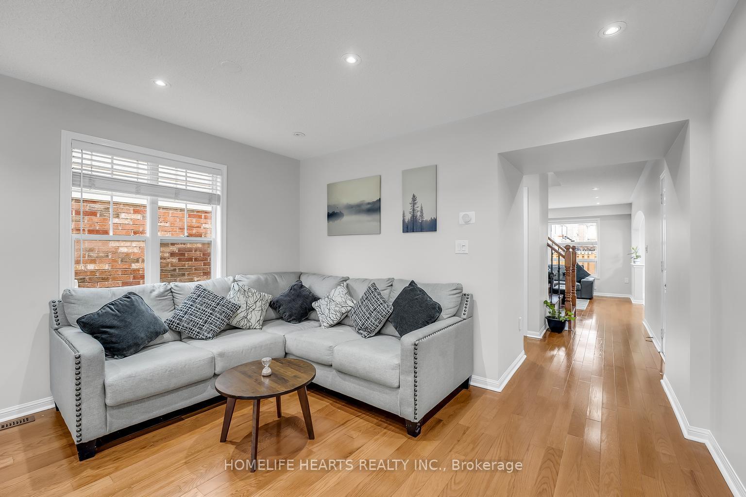 Photo 6 of 101 Owlridge Drive, Brampton, Credit Valley — HOMEH