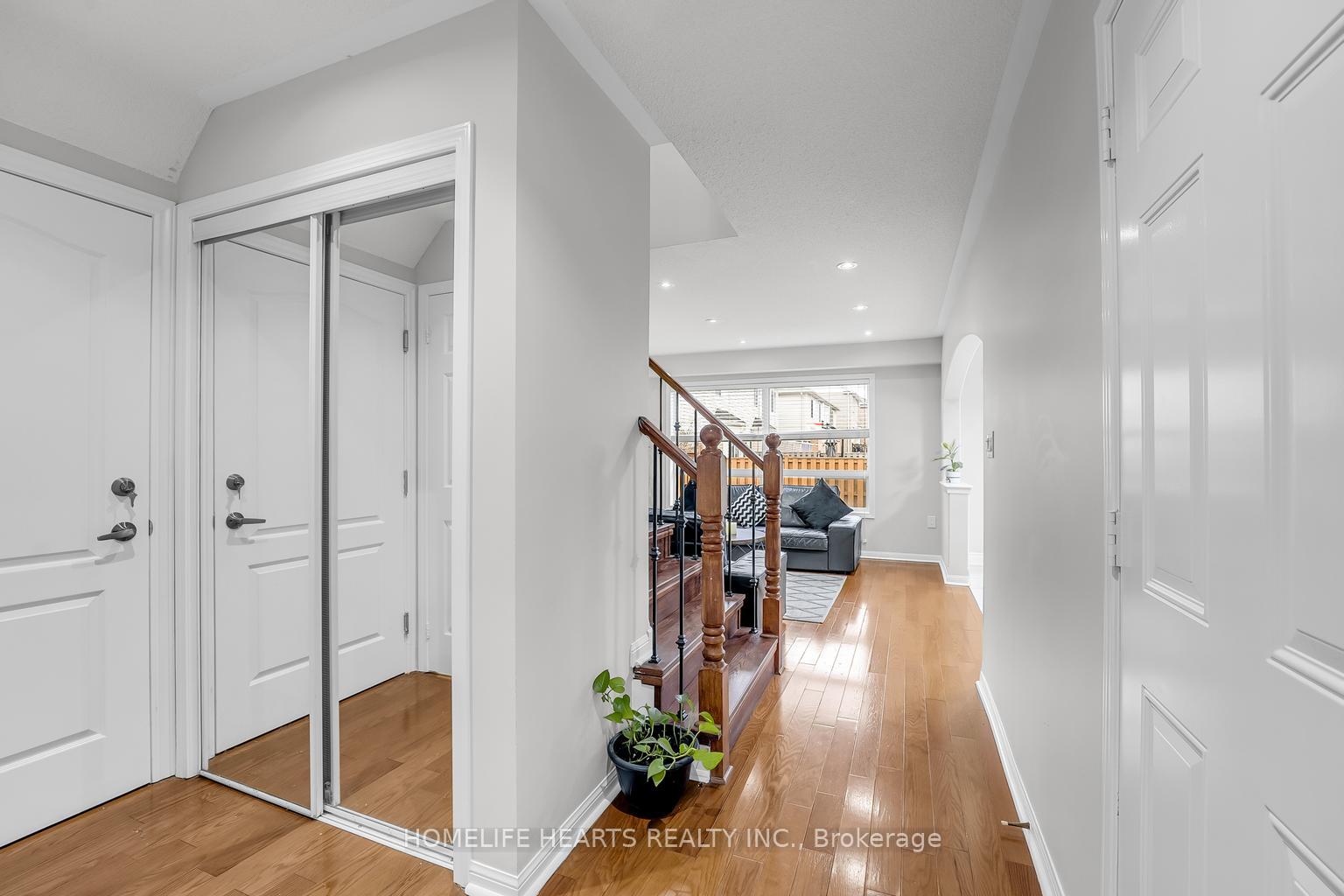 Photo 8 of 101 Owlridge Drive, Brampton, Credit Valley — HOMEH