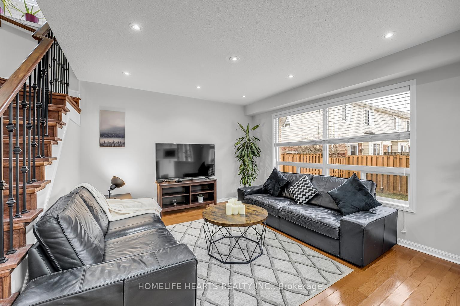Photo 9 of 101 Owlridge Drive, Brampton, Credit Valley — HOMEH