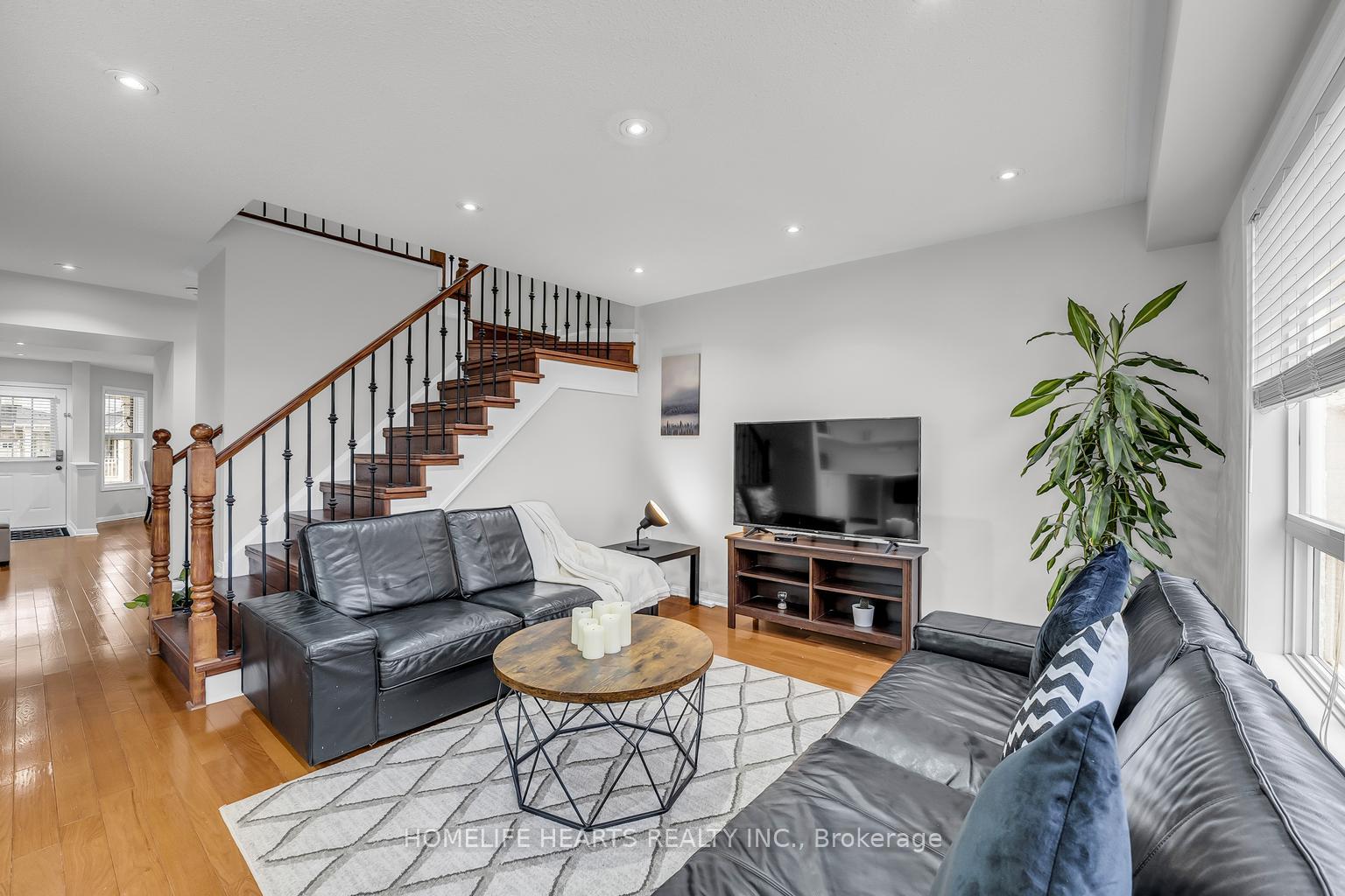 Photo 10 of 101 Owlridge Drive, Brampton, Credit Valley — HOMEH