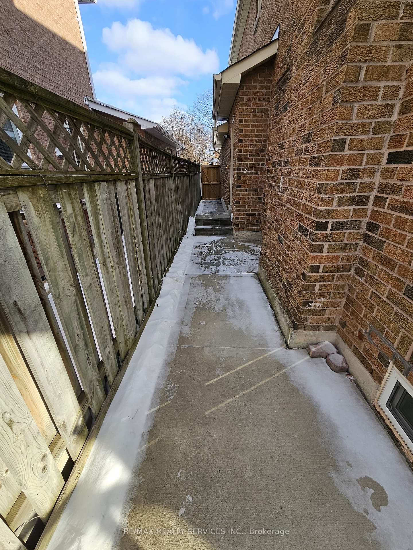 Photo 2 of Unit Lower L, 86 Kimbark Drive, Brampton, Northwood Park — HOMEH