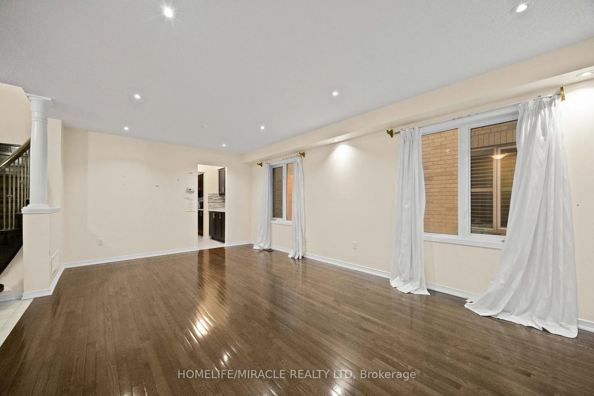Photo 6 of 28 Bramfield Street, Brampton, Fletcher's Meadow — HOMEH