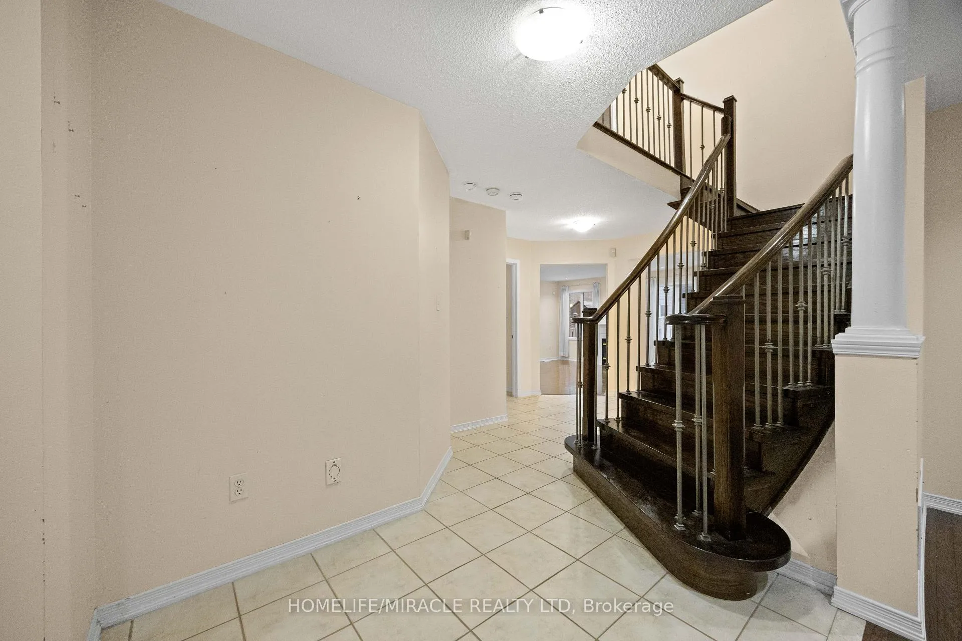 Photo 7 of 28 Bramfield Street, Brampton, Fletcher's Meadow — HOMEH