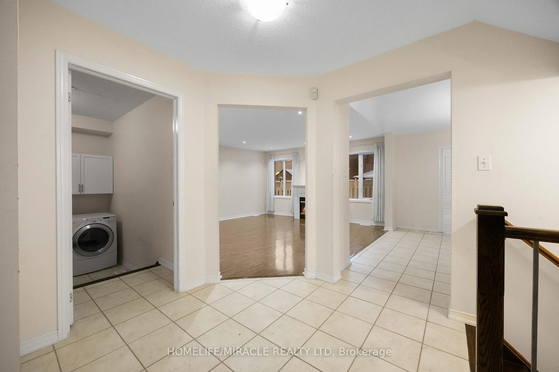 Photo 8 of 28 Bramfield Street, Brampton, Fletcher's Meadow — HOMEH