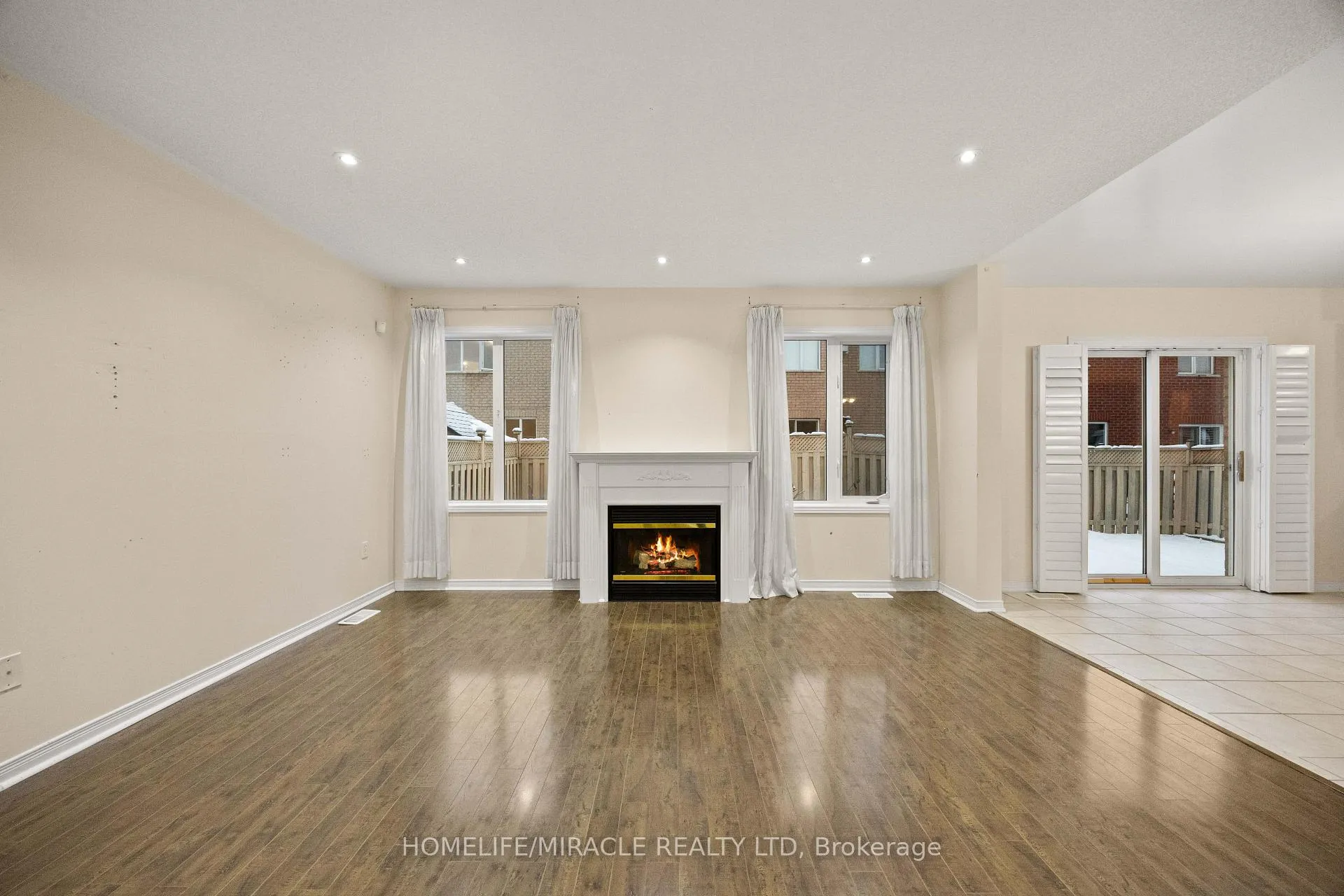 Photo 10 of 28 Bramfield Street, Brampton, Fletcher's Meadow — HOMEH