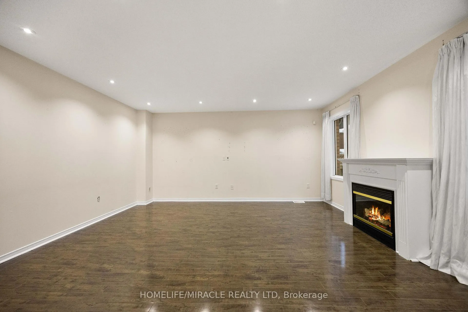Photo 11 of 28 Bramfield Street, Brampton, Fletcher's Meadow — HOMEH