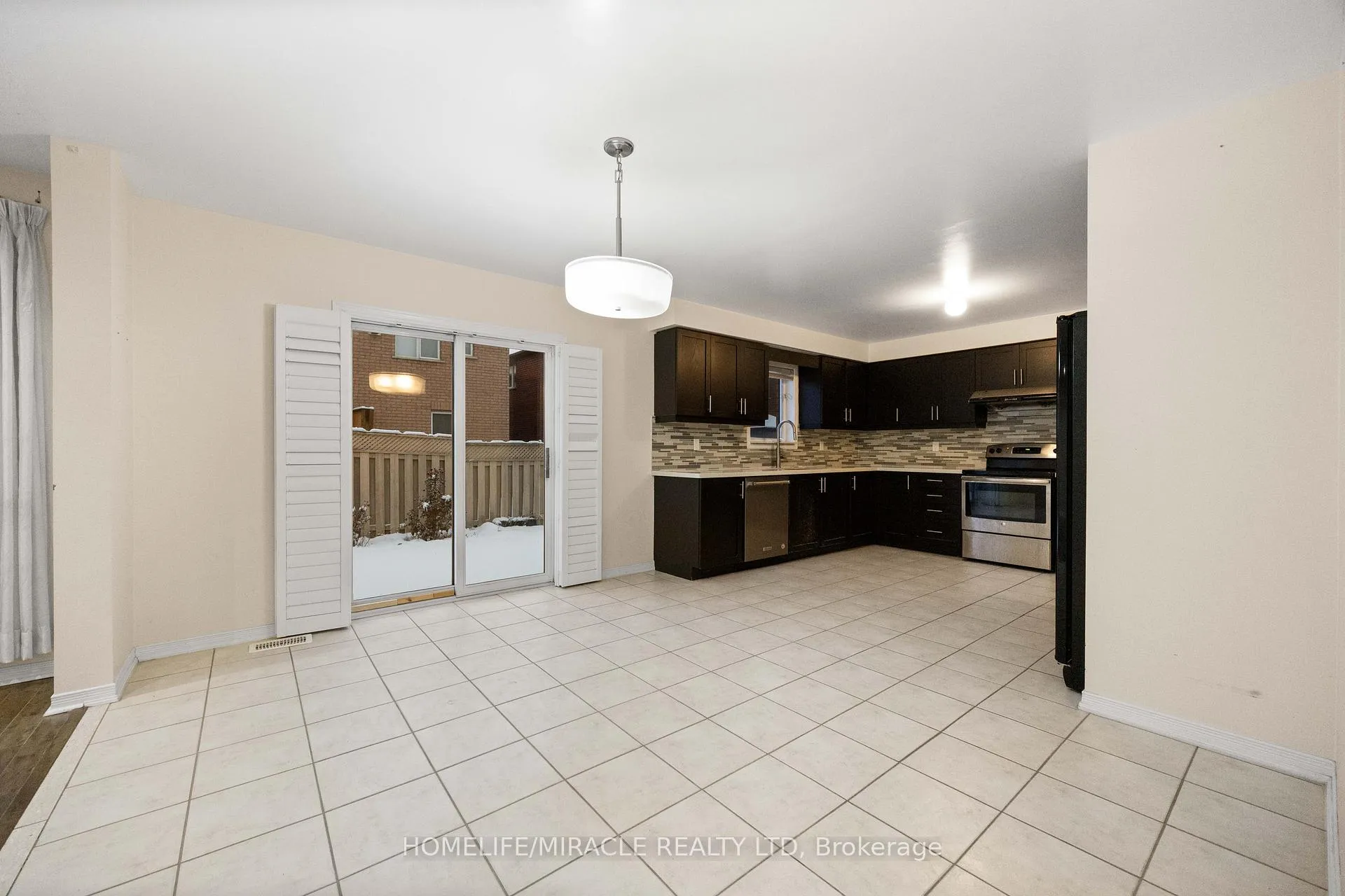 Photo 13 of 28 Bramfield Street, Brampton, Fletcher's Meadow — HOMEH