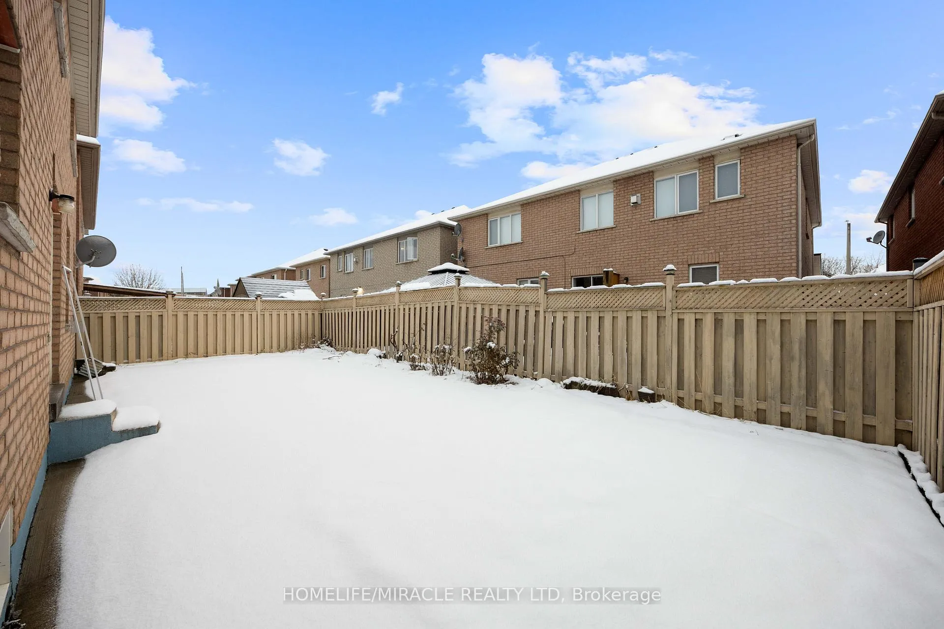 Photo 39 of 28 Bramfield Street, Brampton, Fletcher's Meadow — HOMEH