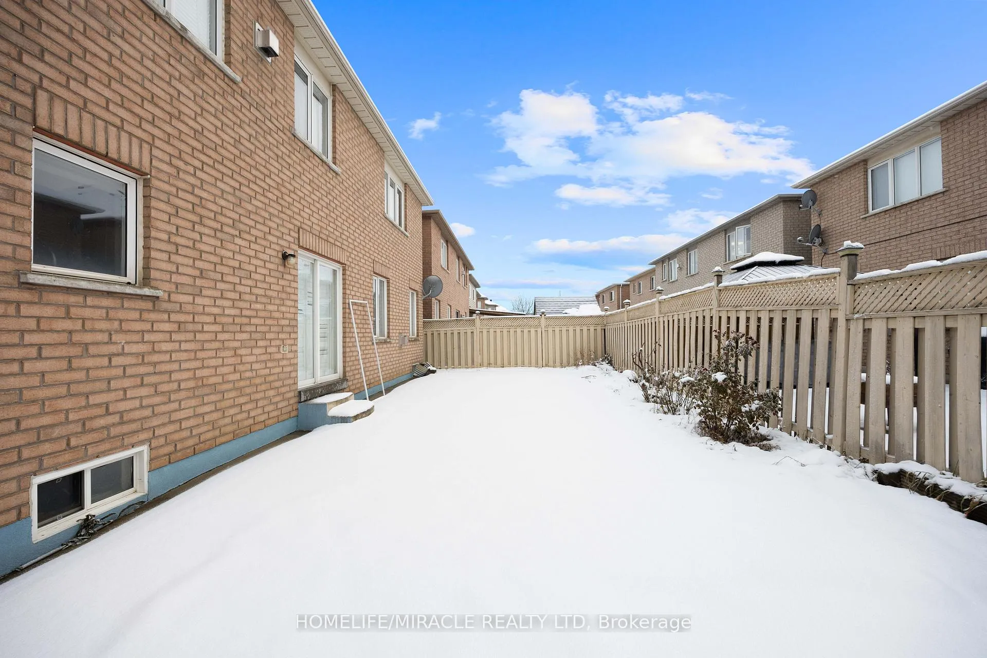 Photo 41 of 28 Bramfield Street, Brampton, Fletcher's Meadow — HOMEH