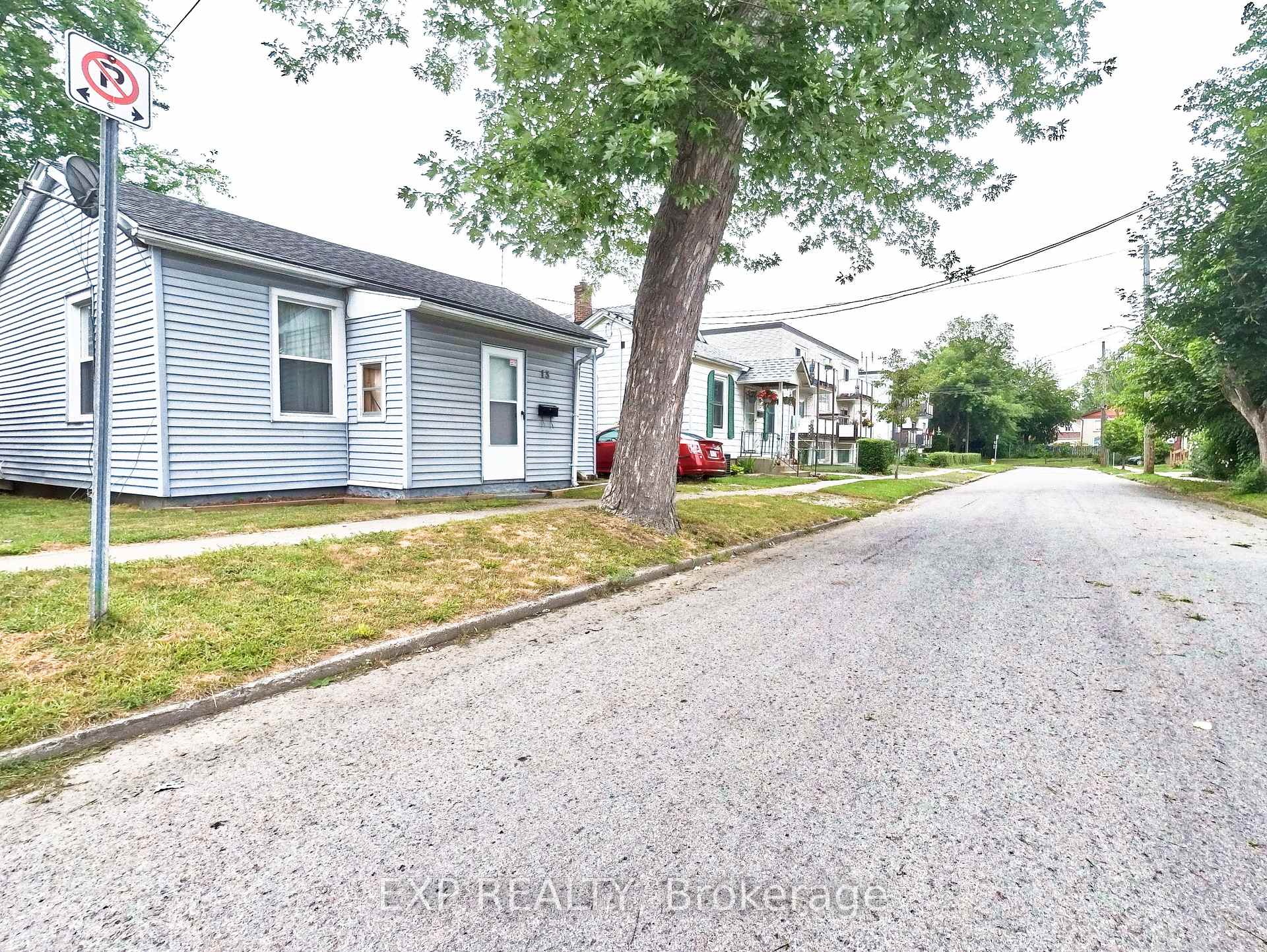 Photo 1 of 13 Greenlaw Place, St. Catharines, Downtown — HOMEH