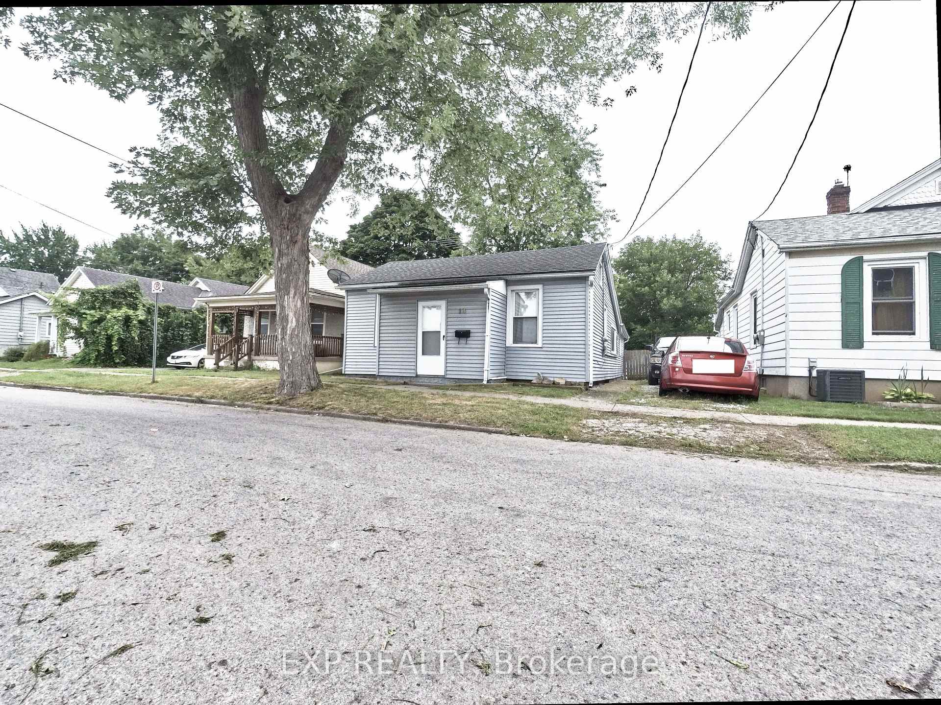 Photo 2 of 13 Greenlaw Place, St. Catharines, Downtown — HOMEH