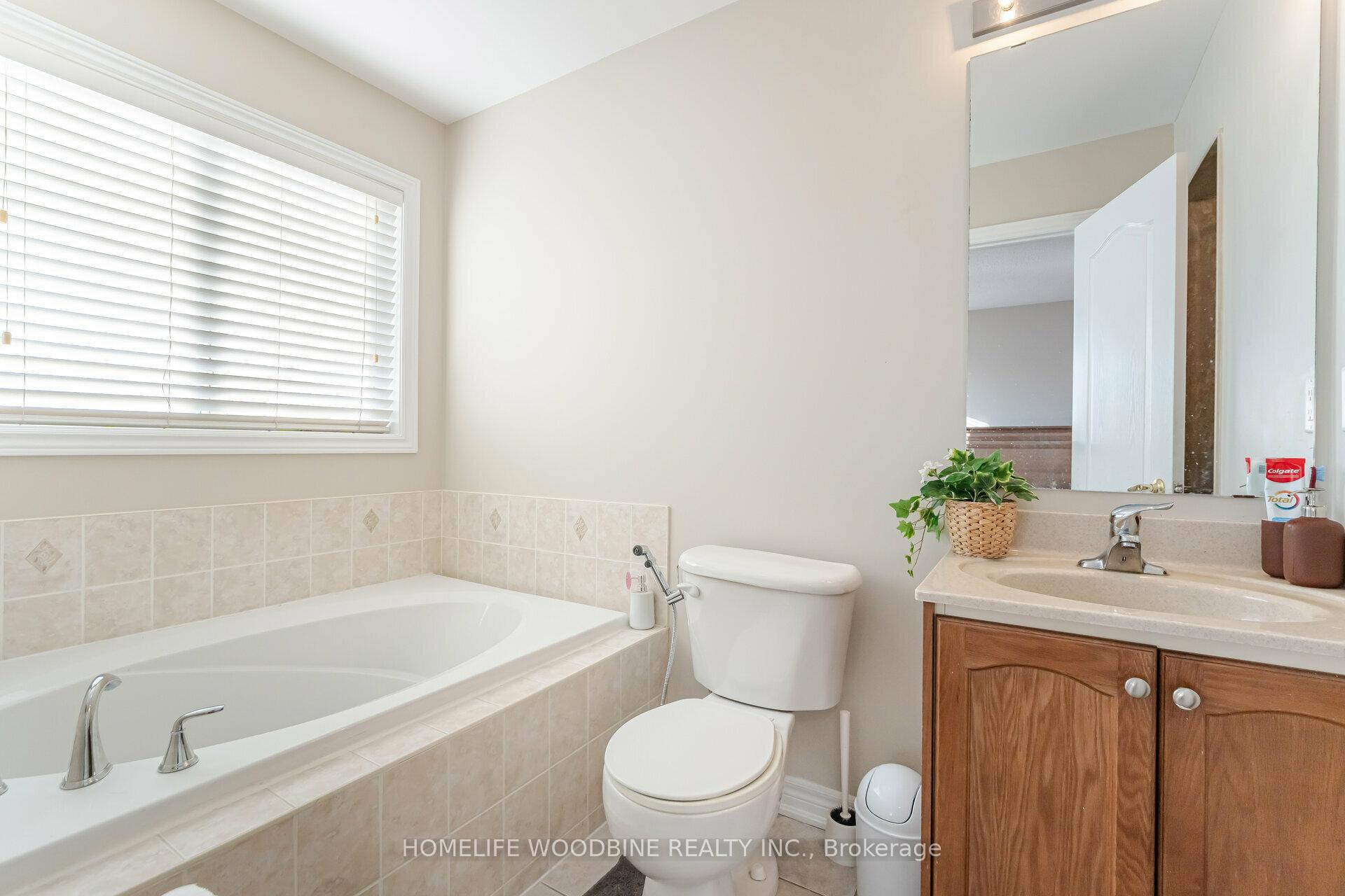 Photo 14 of 29 Calm Waters Crescent, Brampton, Madoc — HOMEH