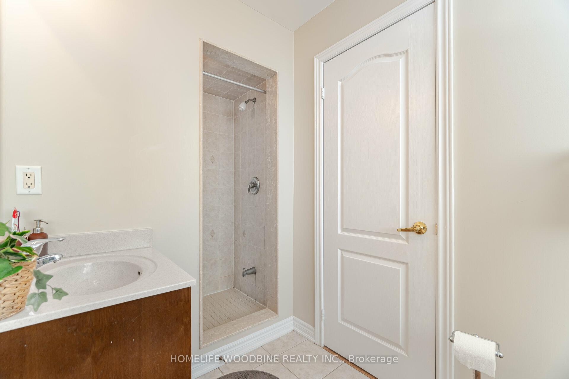 Photo 15 of 29 Calm Waters Crescent, Brampton, Madoc — HOMEH