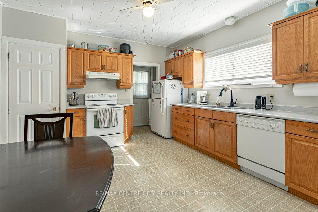 Photo 4 of 9 Scott Street, St. Thomas — HOMEH