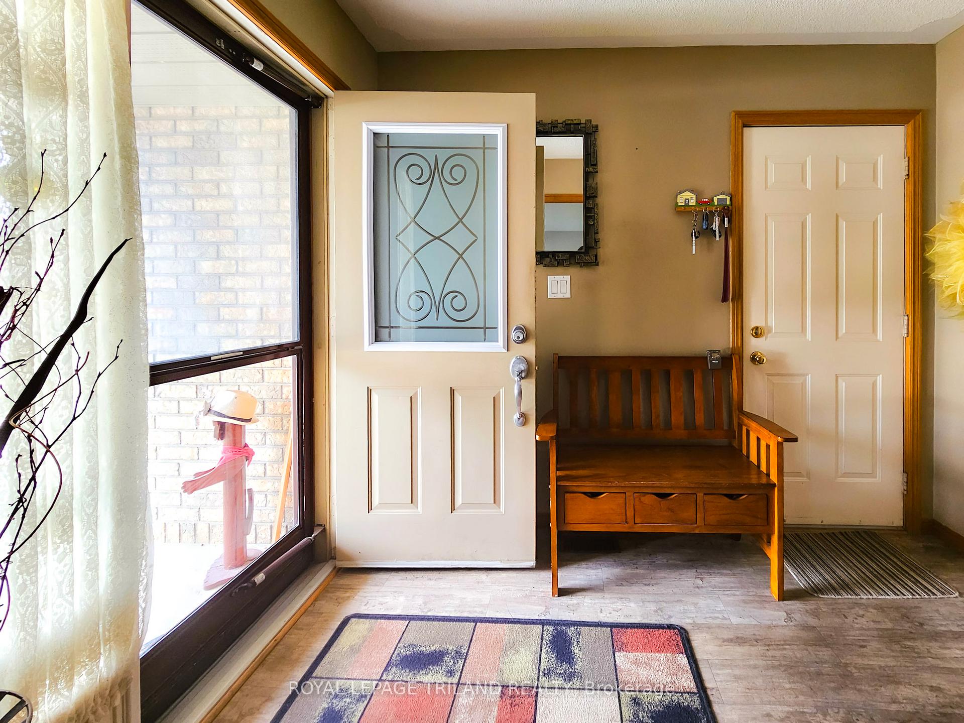 Photo 2 of 28 Rickwood Place, St. Thomas — HOMEH