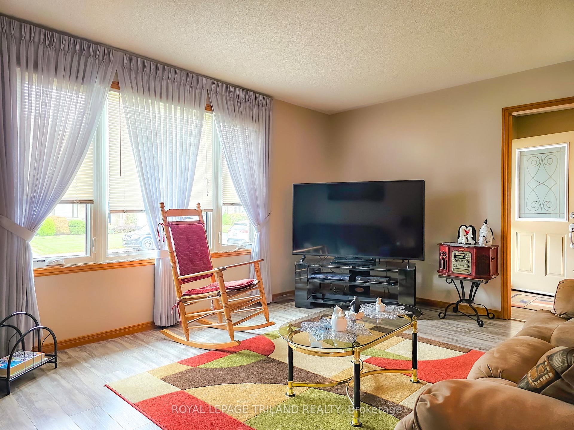 Photo 3 of 28 Rickwood Place, St. Thomas — HOMEH