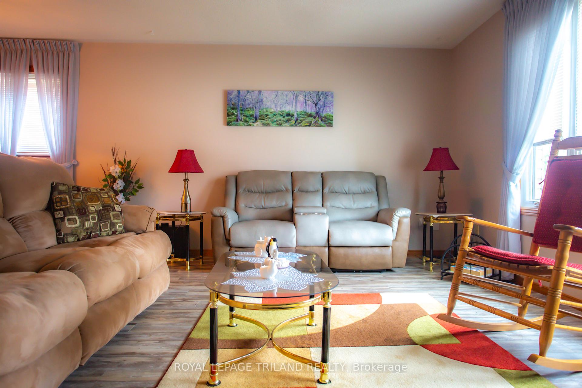 Photo 4 of 28 Rickwood Place, St. Thomas — HOMEH
