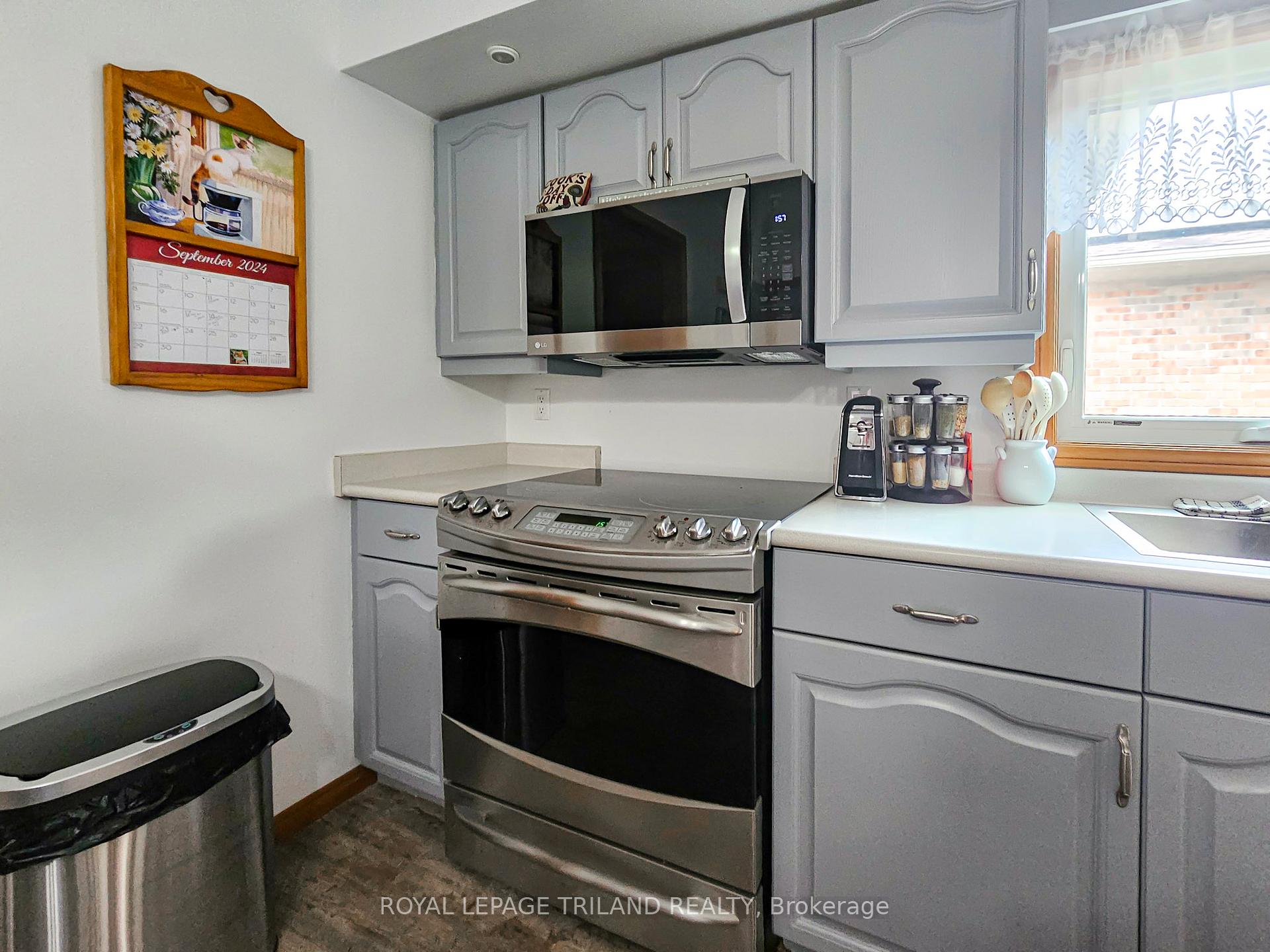 Photo 8 of 28 Rickwood Place, St. Thomas — HOMEH