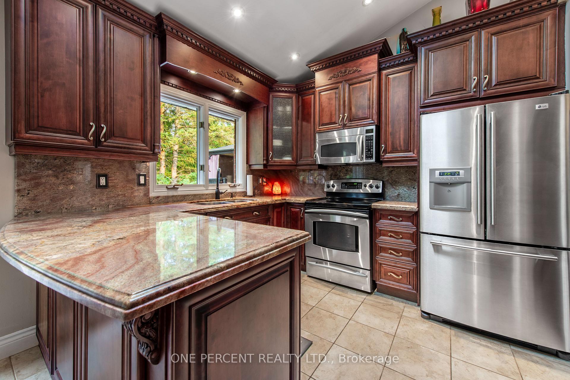 Photo 10 of 52 Boreham Circle, Brampton, Snelgrove — HOMEH