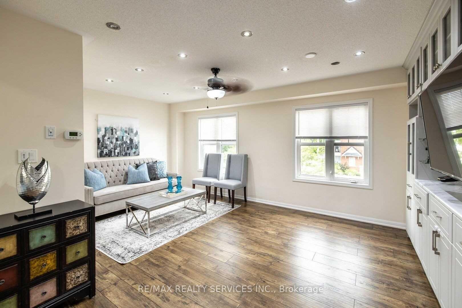 Photo 9 of 68 Colonel Frank Ching Crescent N, Brampton, Fletcher's West — HOMEH