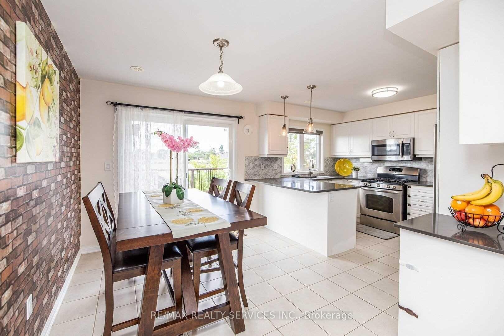 Photo 12 of 68 Colonel Frank Ching Crescent N, Brampton, Fletcher's West — HOMEH
