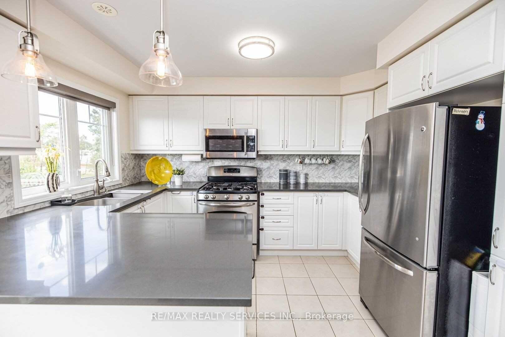 Photo 14 of 68 Colonel Frank Ching Crescent N, Brampton, Fletcher's West — HOMEH