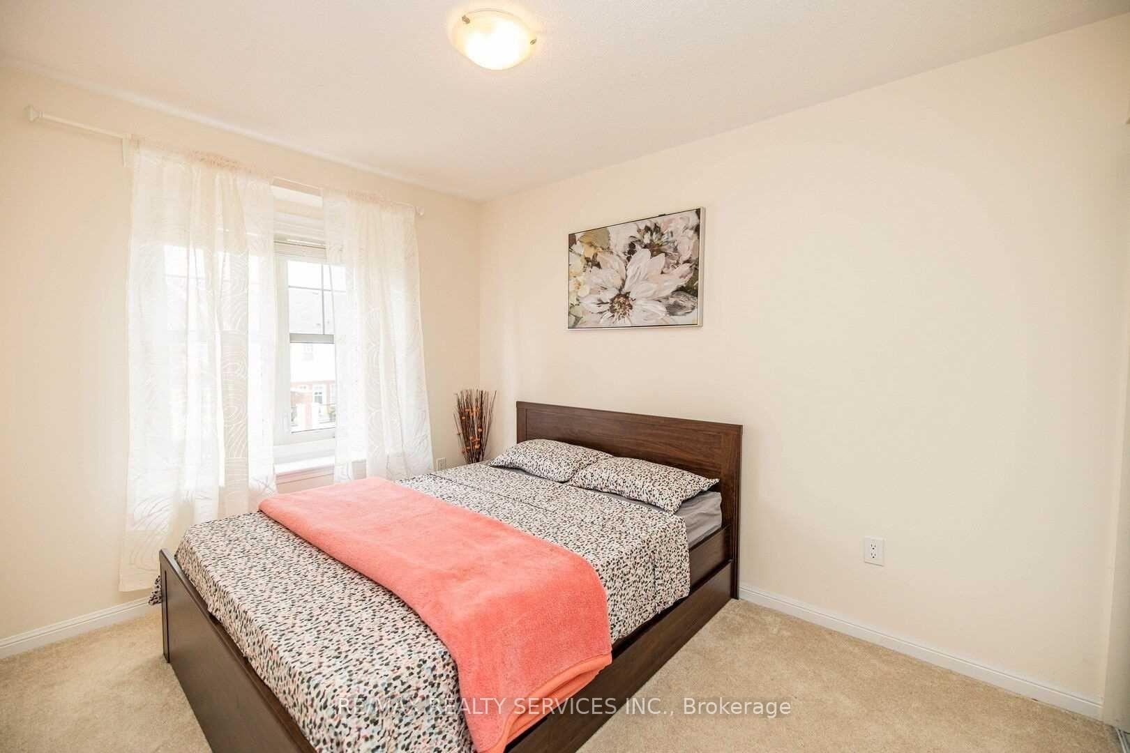 Photo 18 of 68 Colonel Frank Ching Crescent N, Brampton, Fletcher's West — HOMEH