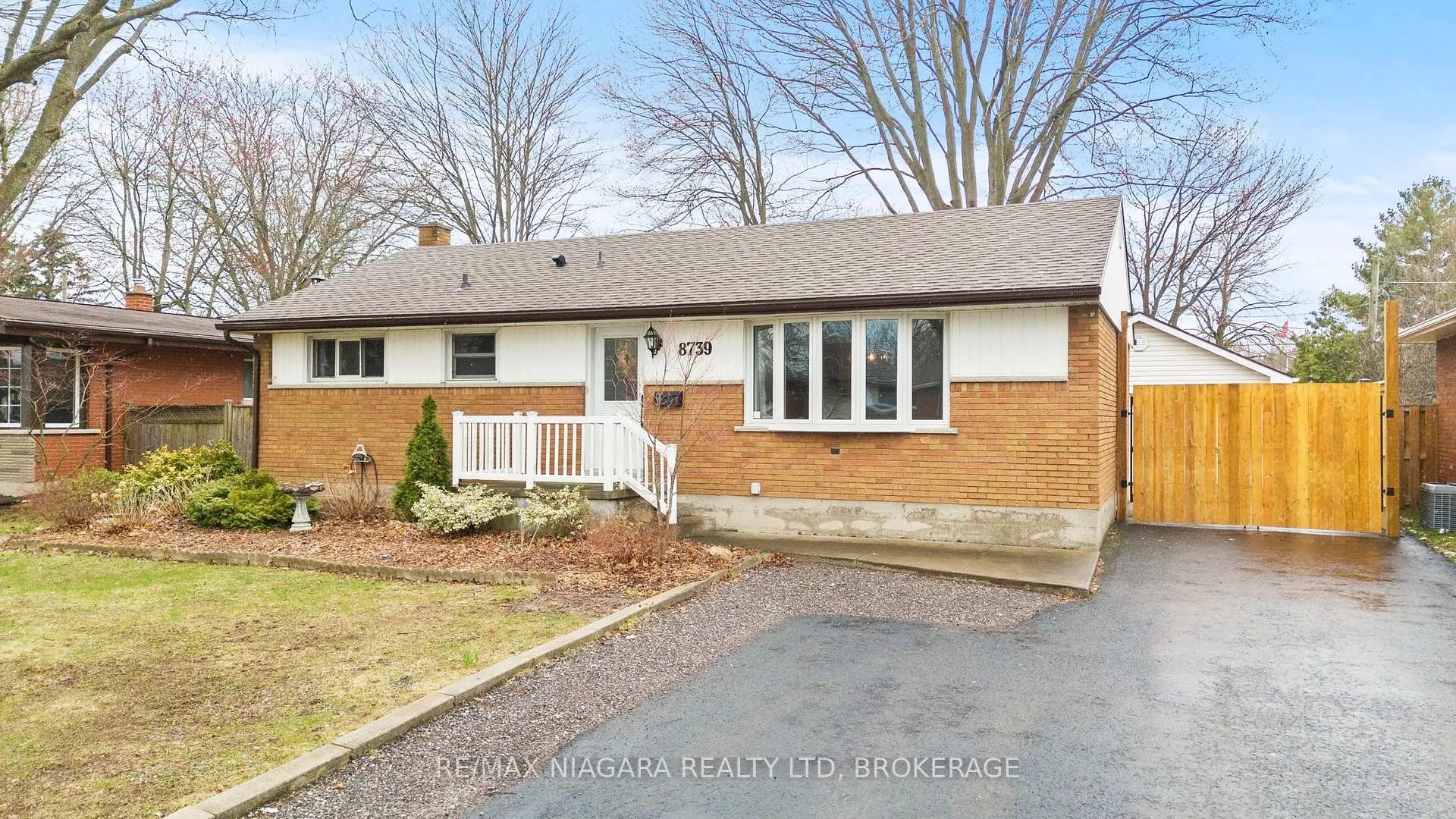 Photo 1 of 8739 Champlain Drive, Niagara Falls, Chippawa — HOMEH