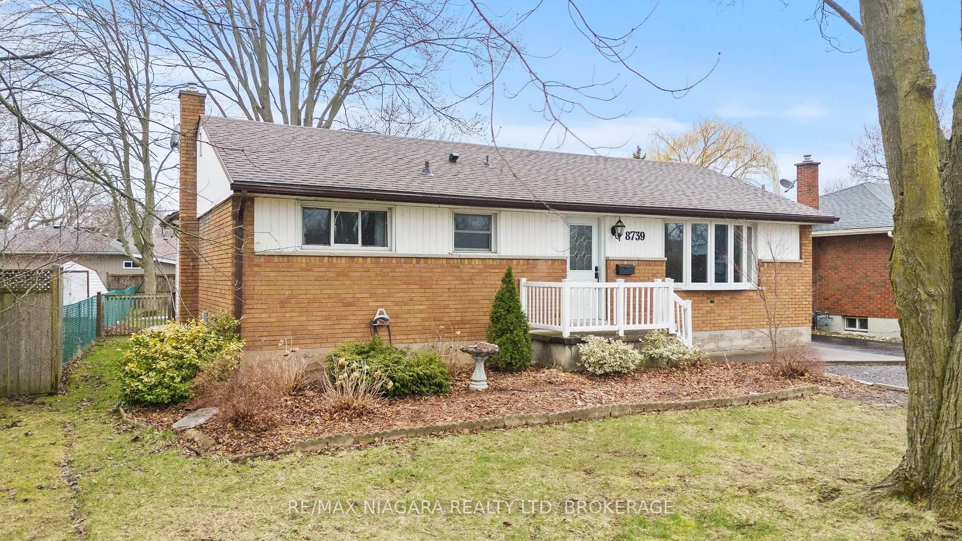 Photo 2 of 8739 Champlain Drive, Niagara Falls, Chippawa — HOMEH
