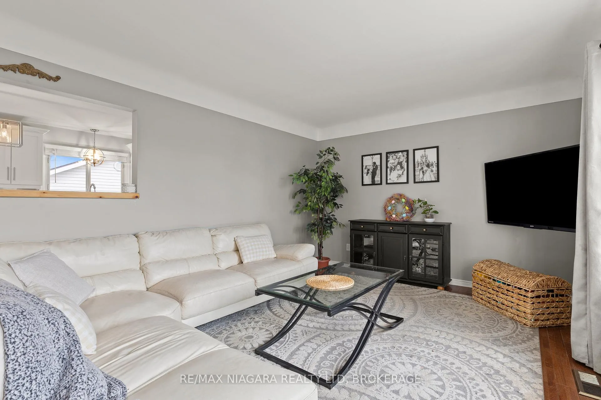 Photo 6 of 8739 Champlain Drive, Niagara Falls, Chippawa — HOMEH