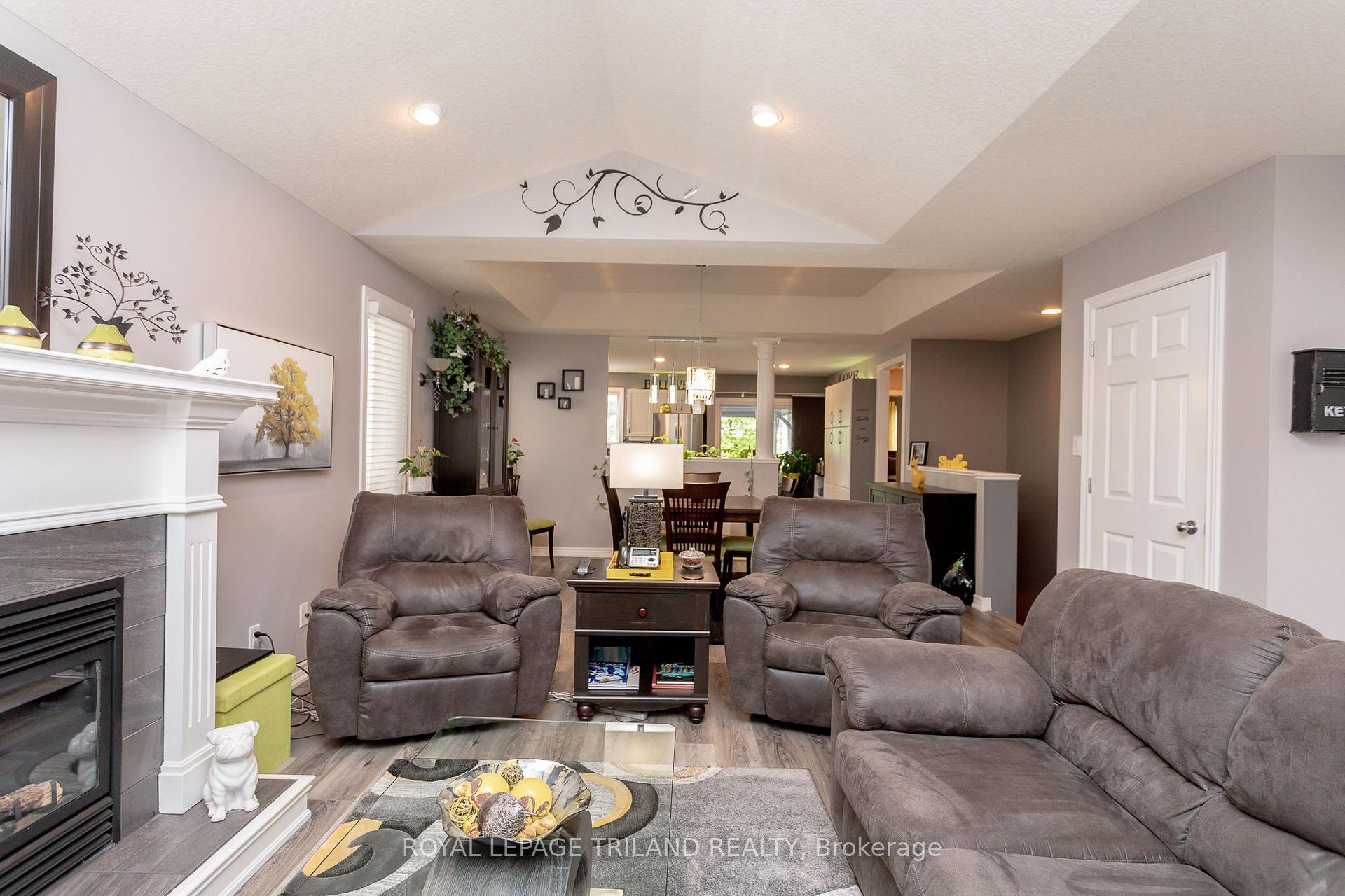 Photo 9 of 53 Augusta Crescent, St. Thomas — HOMEH