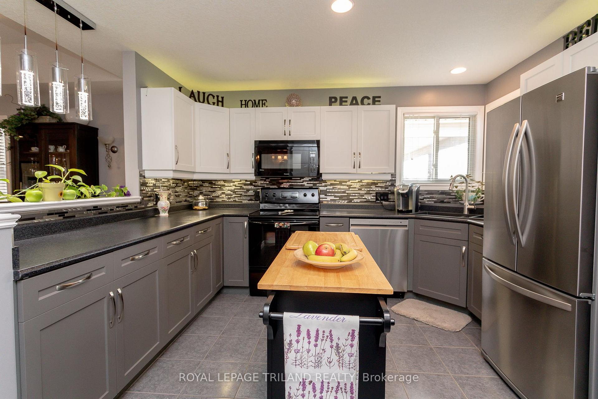 Photo 11 of 53 Augusta Crescent, St. Thomas — HOMEH