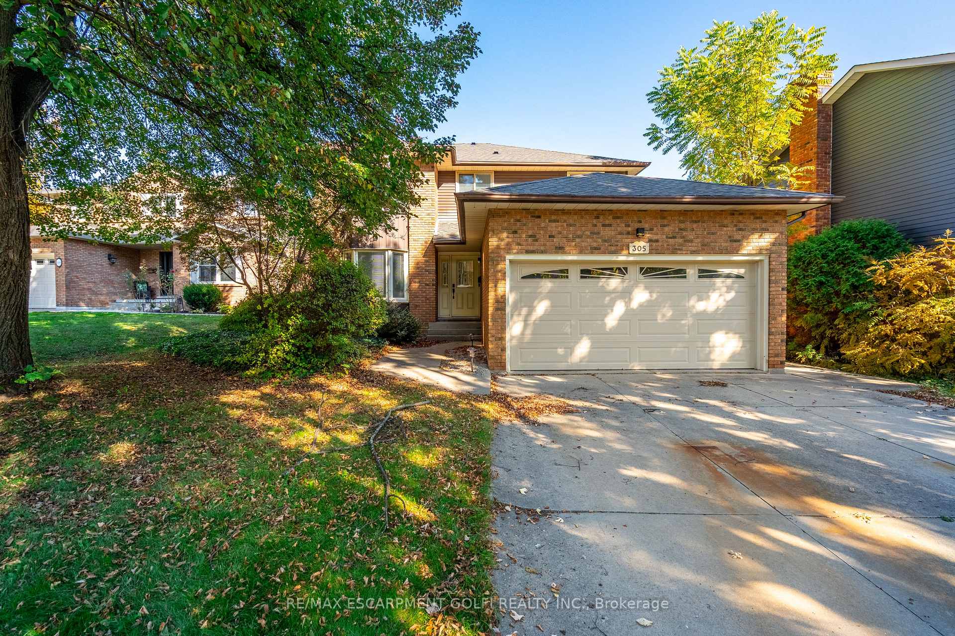 Photo 2 of 305 Woodland Drive, Hamilton, Ancaster — HOMEH