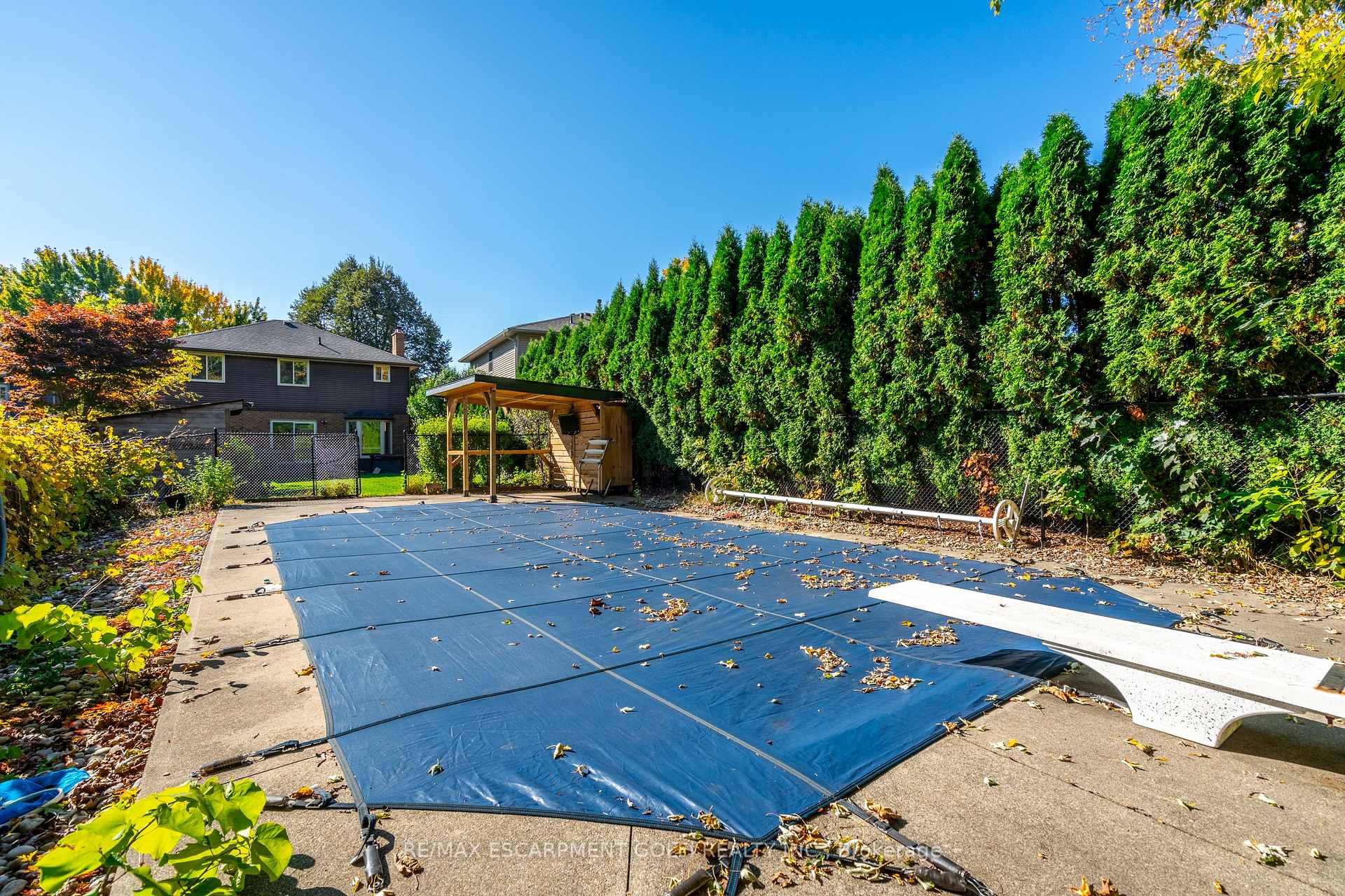 Photo 3 of 305 Woodland Drive, Hamilton, Ancaster — HOMEH