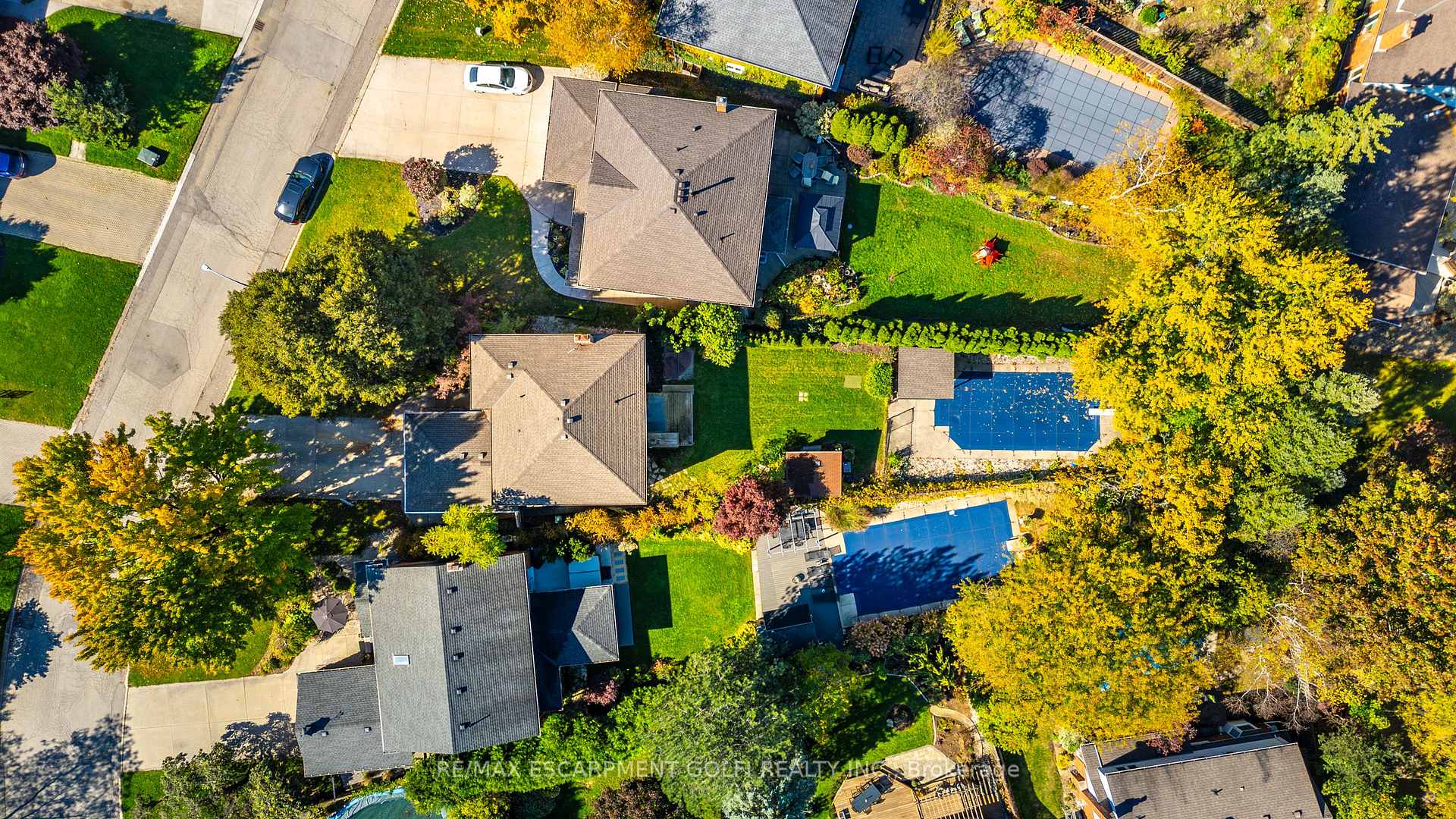 Photo 4 of 305 Woodland Drive, Hamilton, Ancaster — HOMEH