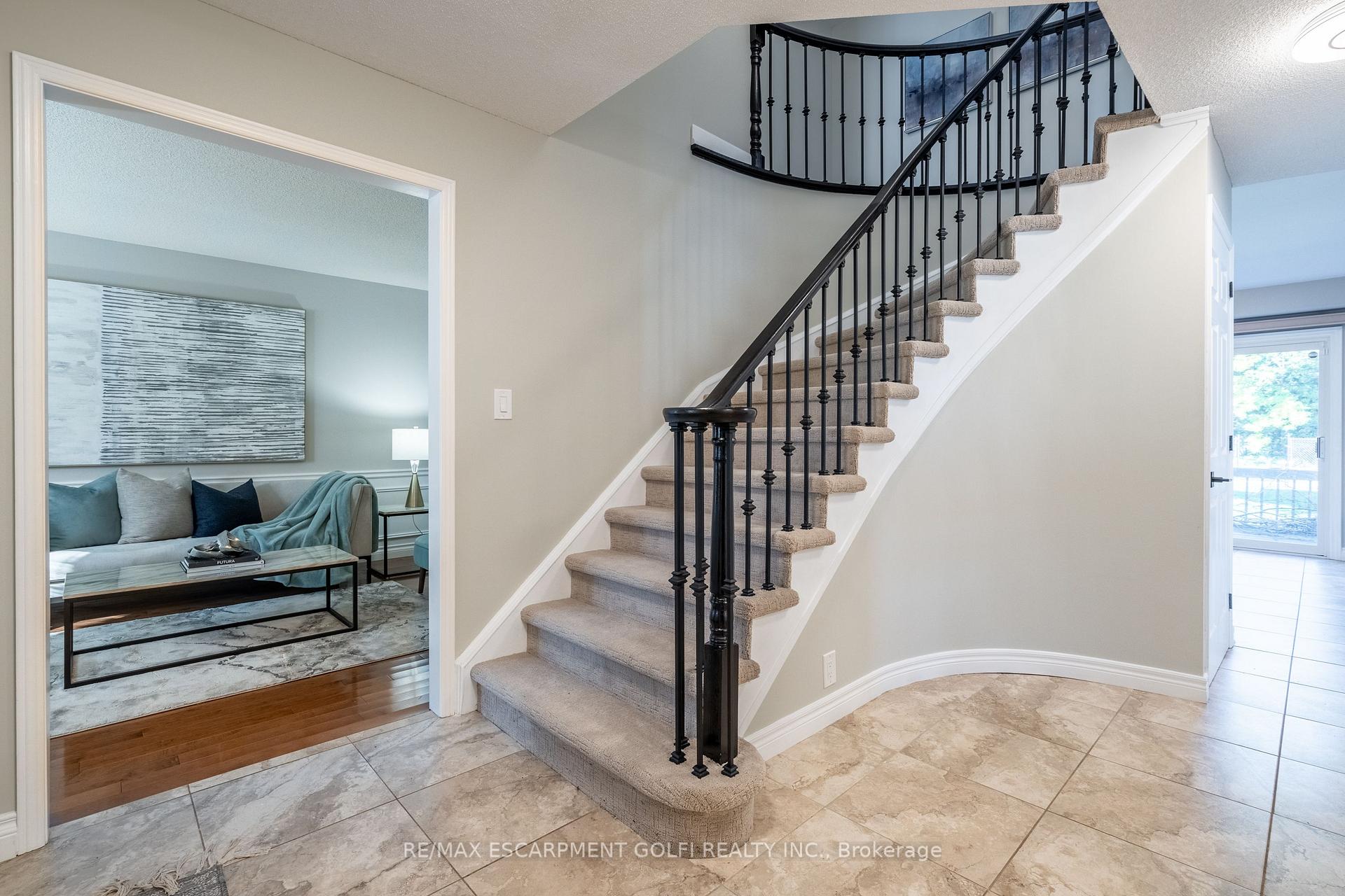 Photo 5 of 305 Woodland Drive, Hamilton, Ancaster — HOMEH