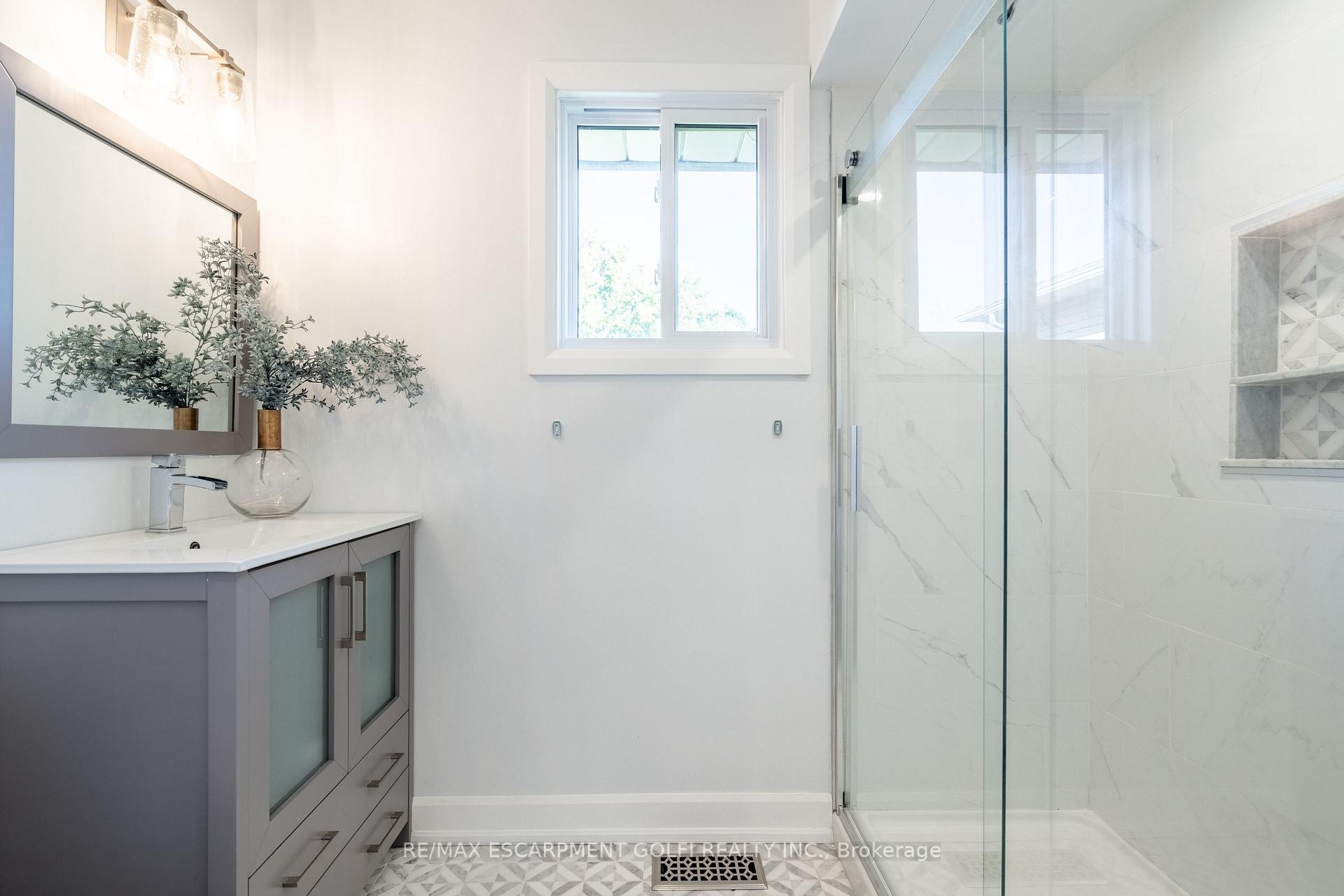Photo 22 of 305 Woodland Drive, Hamilton, Ancaster — HOMEH