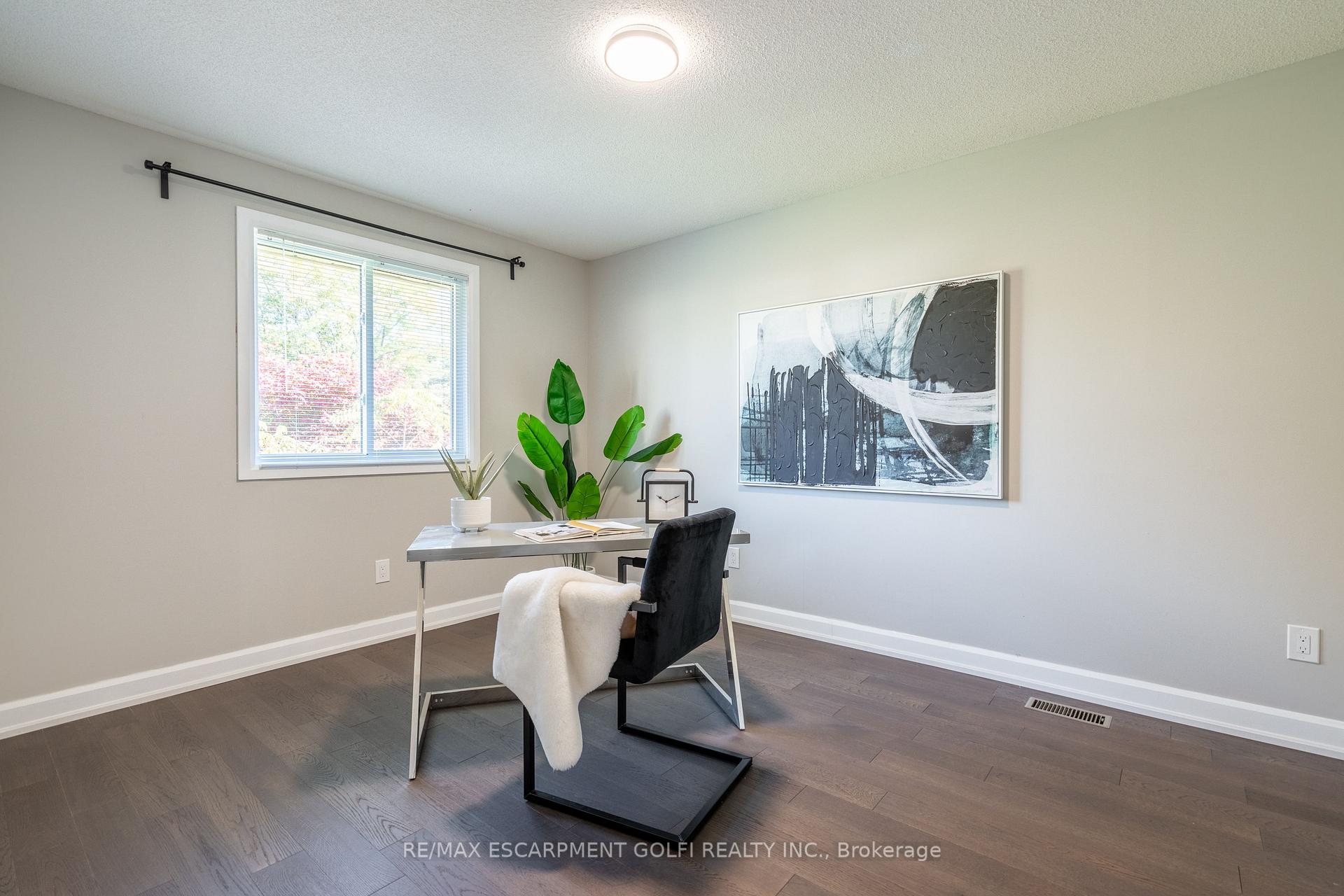 Photo 23 of 305 Woodland Drive, Hamilton, Ancaster — HOMEH