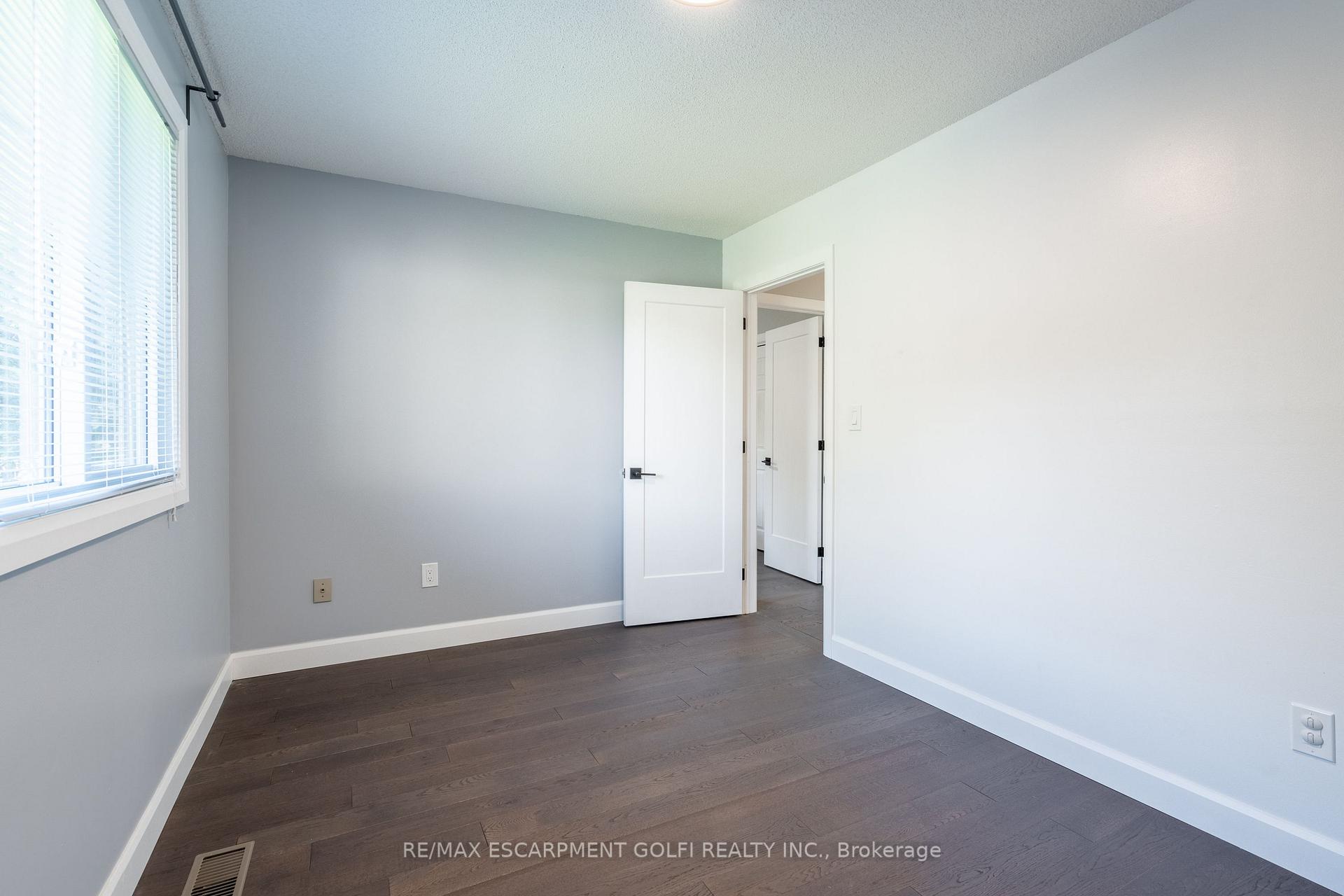 Photo 25 of 305 Woodland Drive, Hamilton, Ancaster — HOMEH