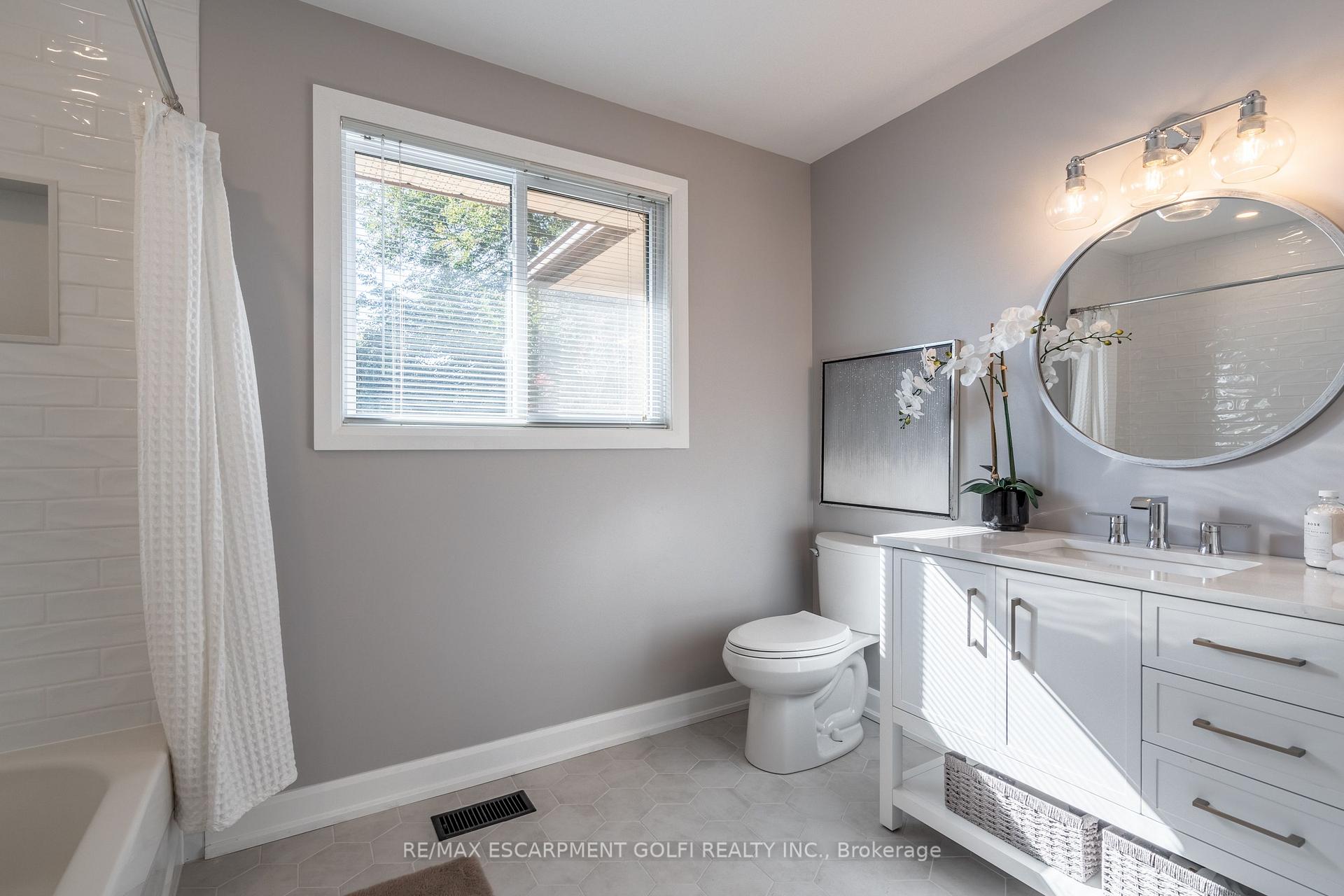 Photo 27 of 305 Woodland Drive, Hamilton, Ancaster — HOMEH